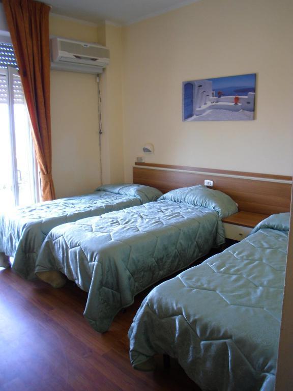 Hotel Mirage 马里纳-迪-皮特拉桑塔 客房 照片