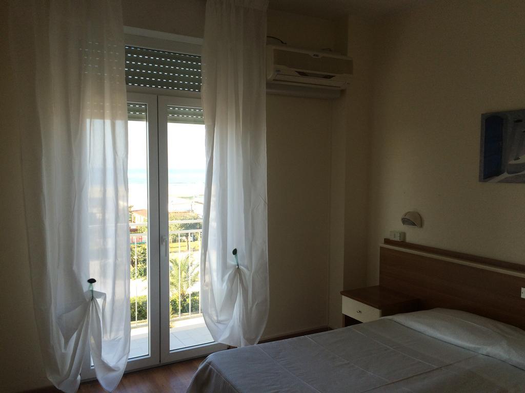 Hotel Mirage 马里纳-迪-皮特拉桑塔 外观 照片