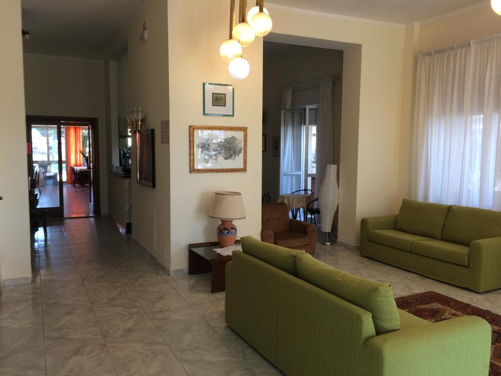 Hotel Mirage 马里纳-迪-皮特拉桑塔 外观 照片