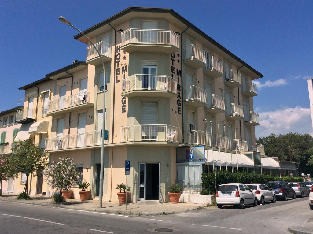 Hotel Mirage 马里纳-迪-皮特拉桑塔 外观 照片