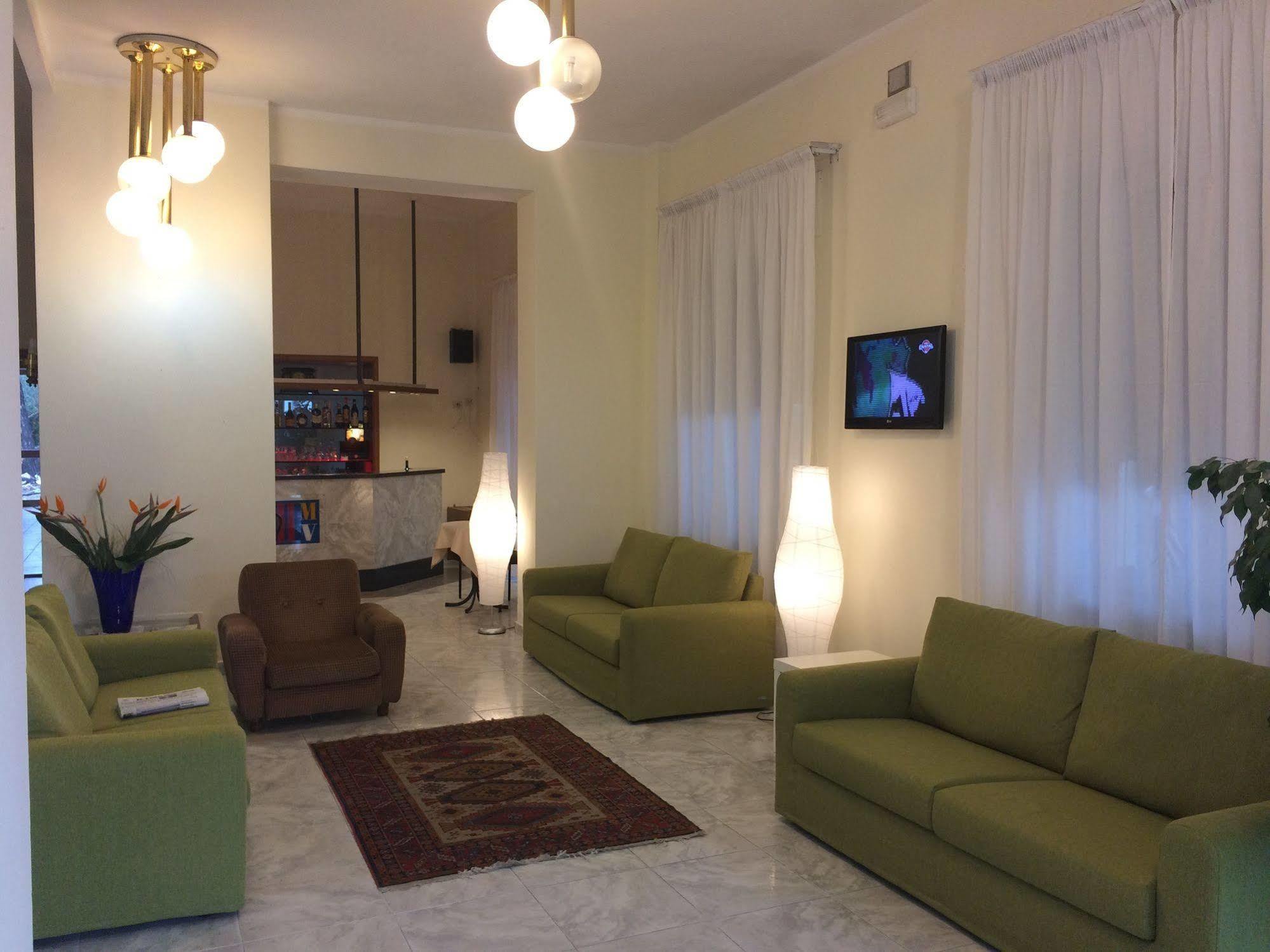 Hotel Mirage 马里纳-迪-皮特拉桑塔 外观 照片